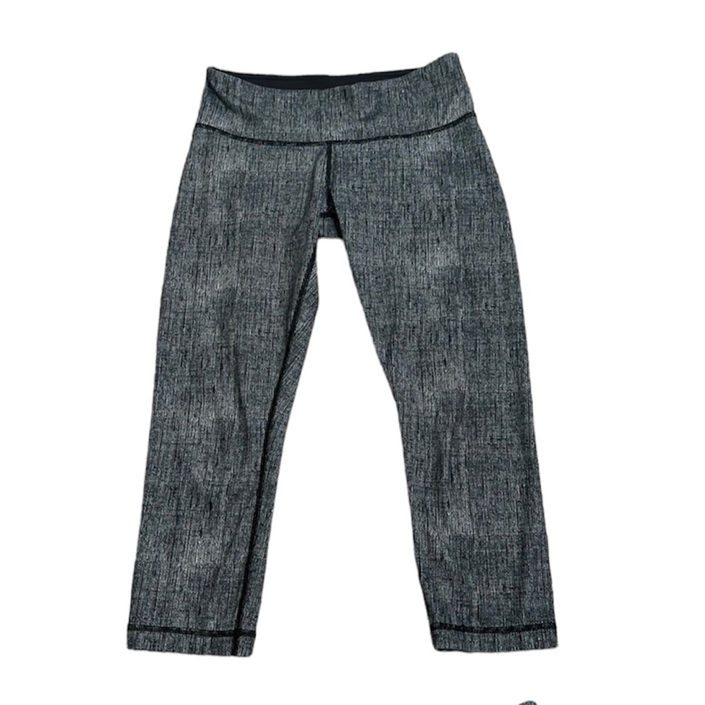Lululemon crop gray leggings size 6 workout